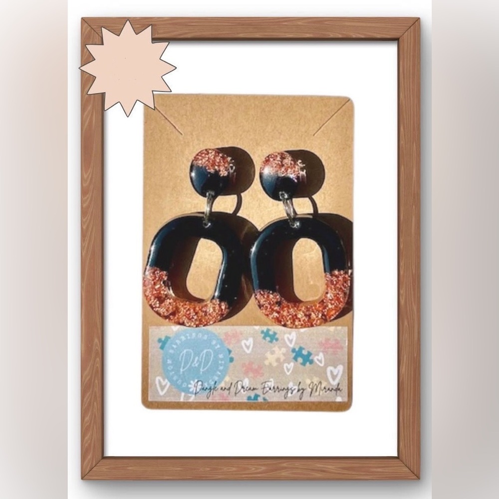 Elegant Black and Gold Dangle Earrings

🌸🌟🌟Bundle Discounts Available🌟🌟🌸